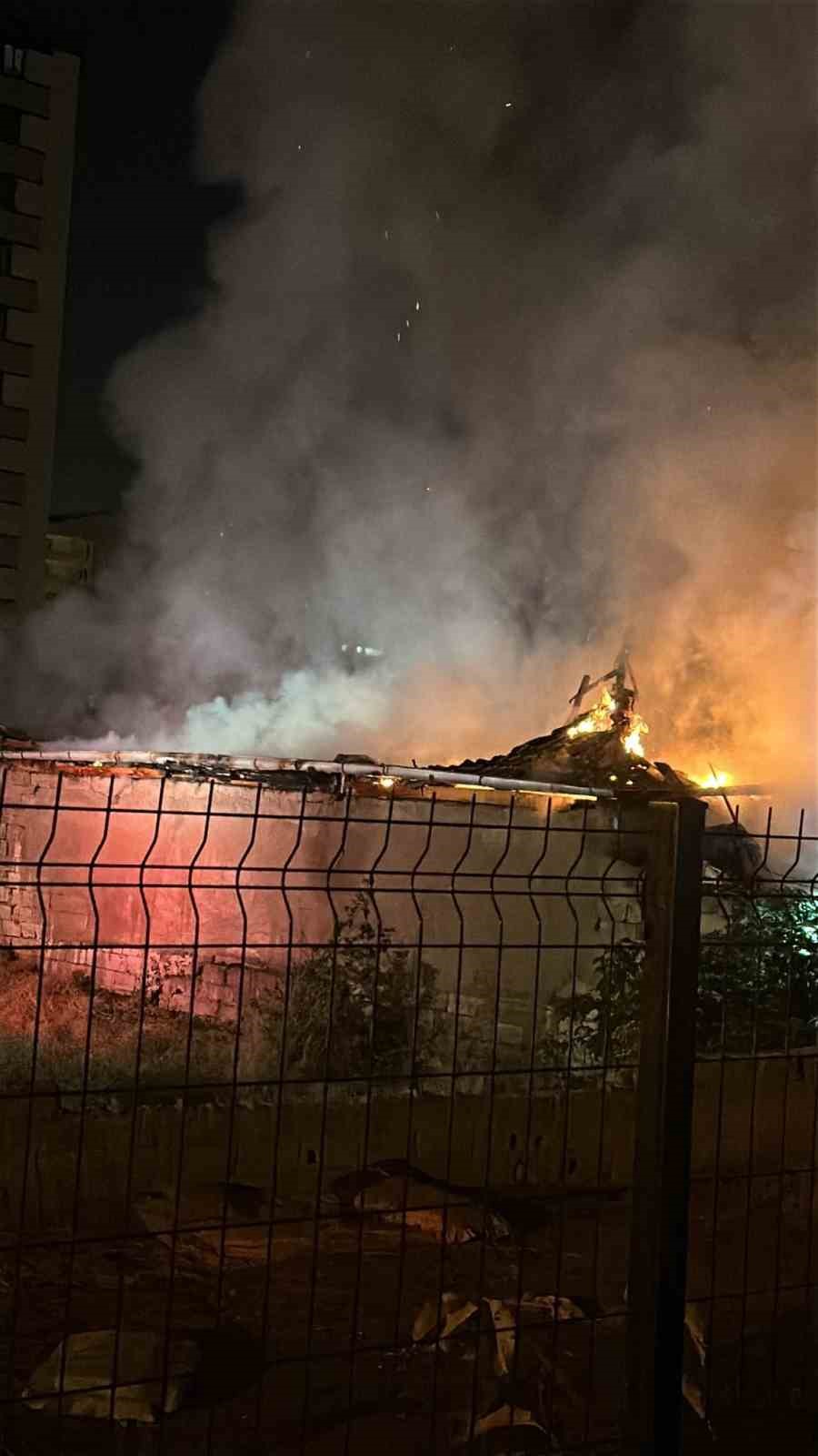 Kayseri’de müstakil ev cayır cayır yandı