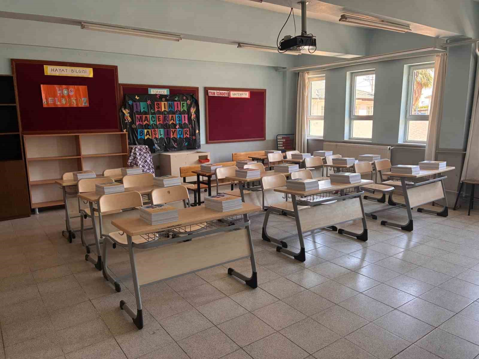 Yatağan’da 120 bin ders kitabı öğrencilerin sıralarında hazır