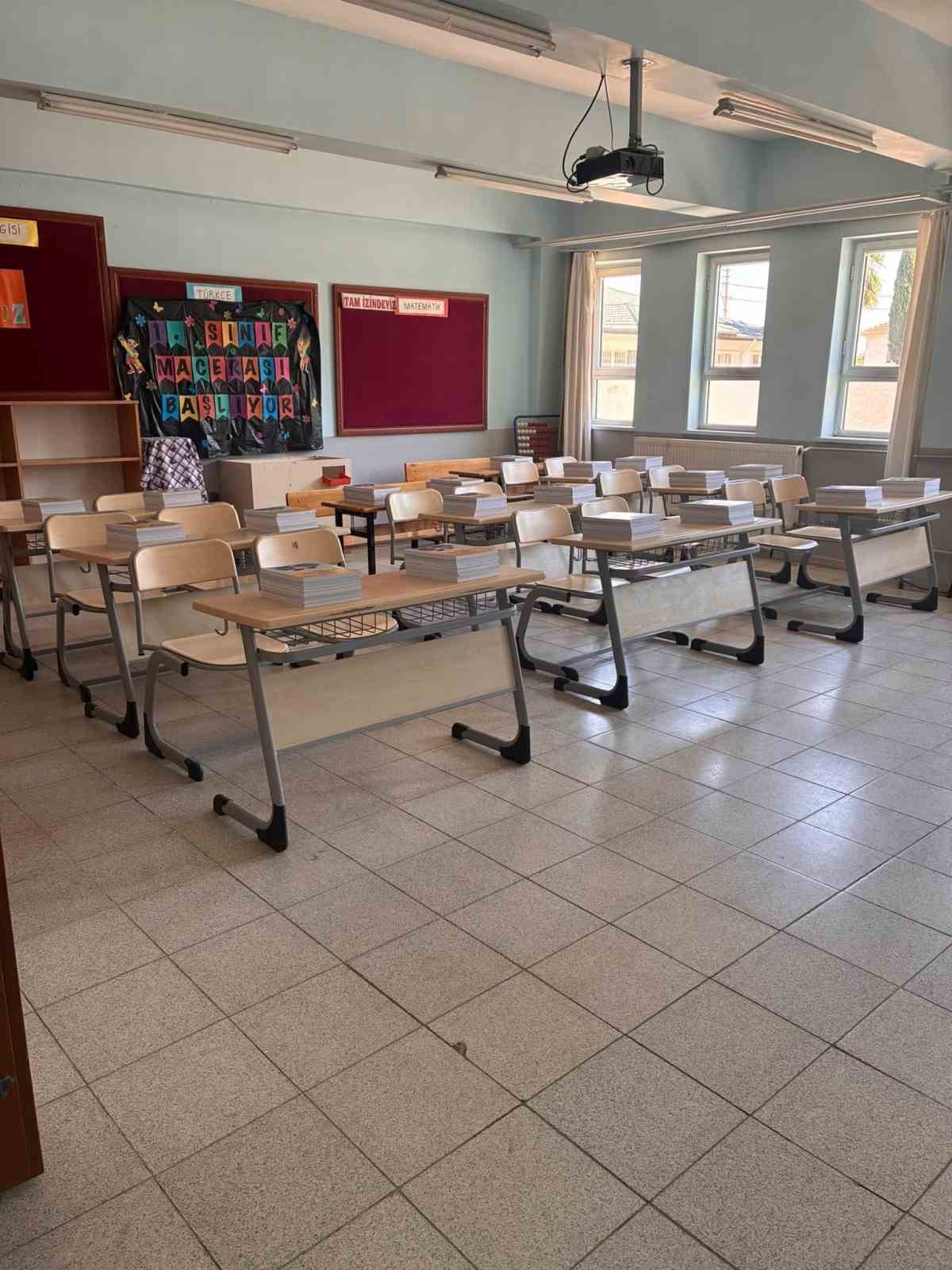 Yatağan’da 120 bin ders kitabı öğrencilerin sıralarında hazır