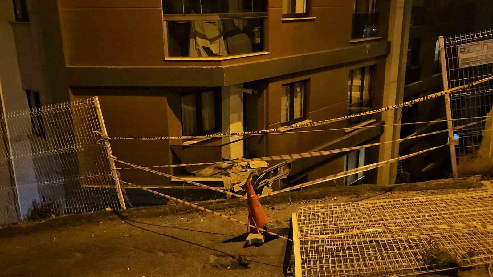 Eyüpsultan’da alkollü sürücü binaya çarptıktan sonra bahçeye uçtu: 2 yaralı