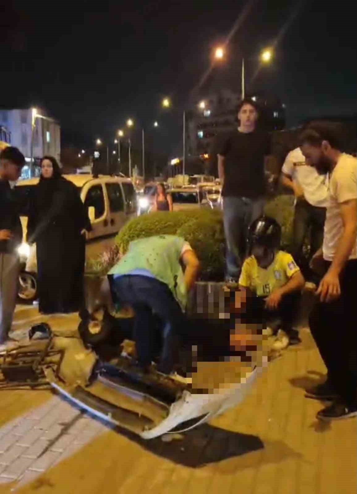 Kırmızı ışıkta geçen motosiklete otomobil çarptı: 1 ölü, 1 yaralı
