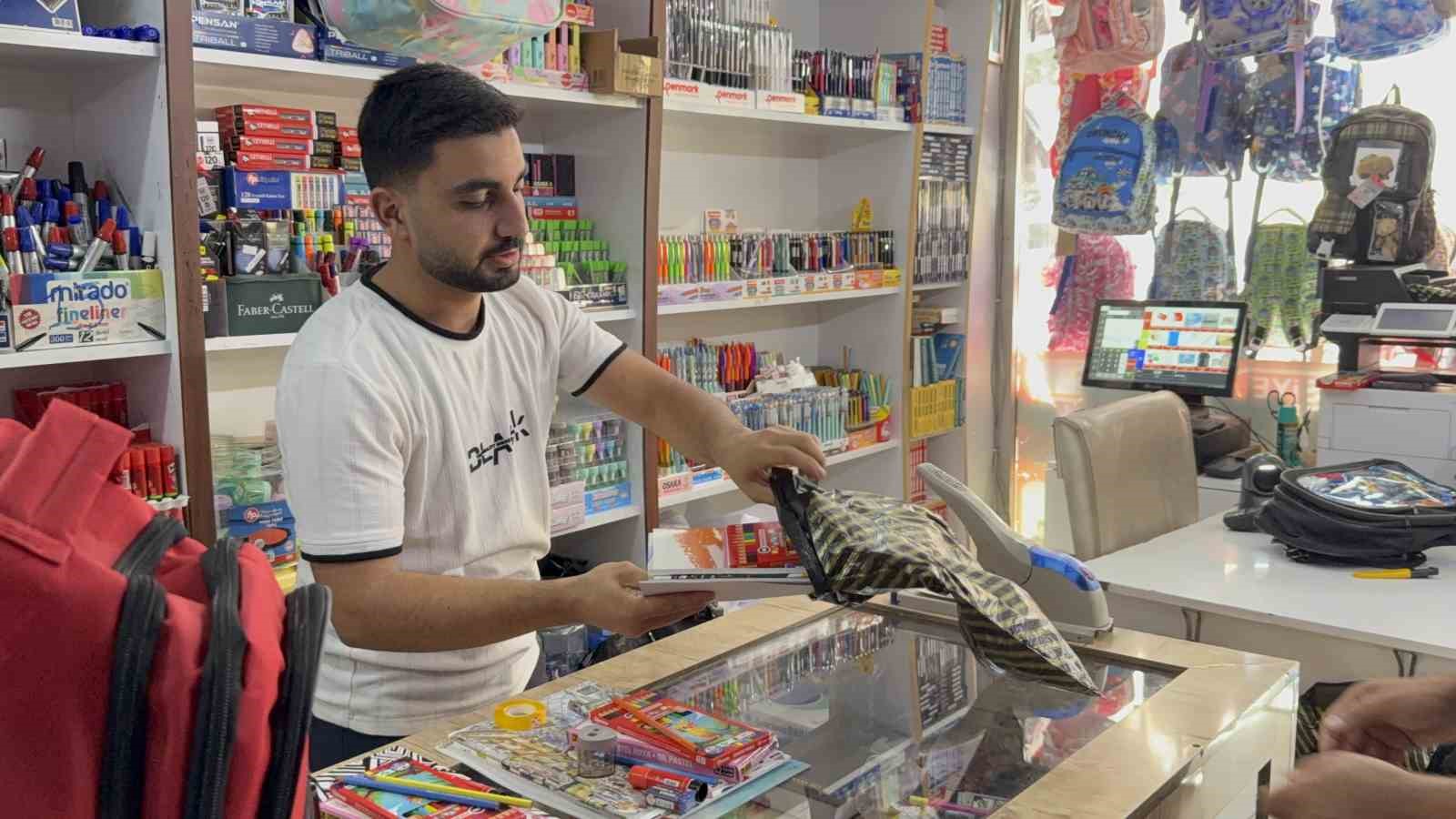 Tatvan’da eğitime anlamlı destek: "Askıda Kırtasiye" ile çocukların yüzü gülüyor