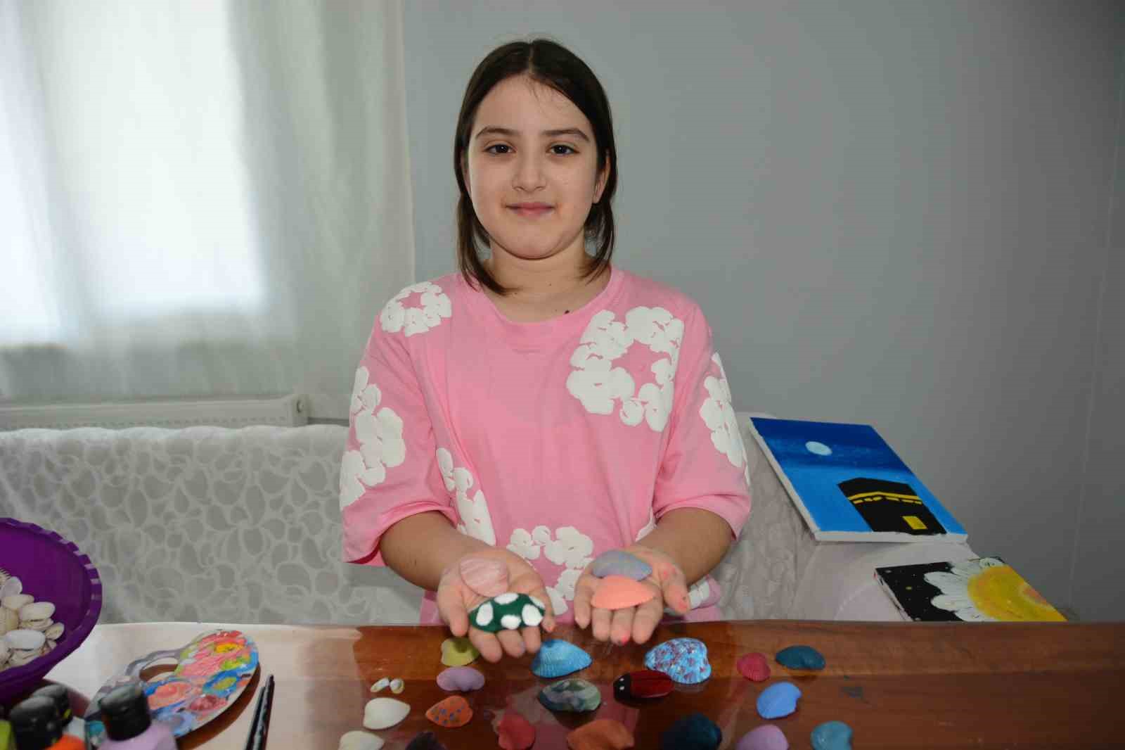 Samsunlu minik Elif Zehra, deniz kabuklarını sanat eserine dönüştürüyor