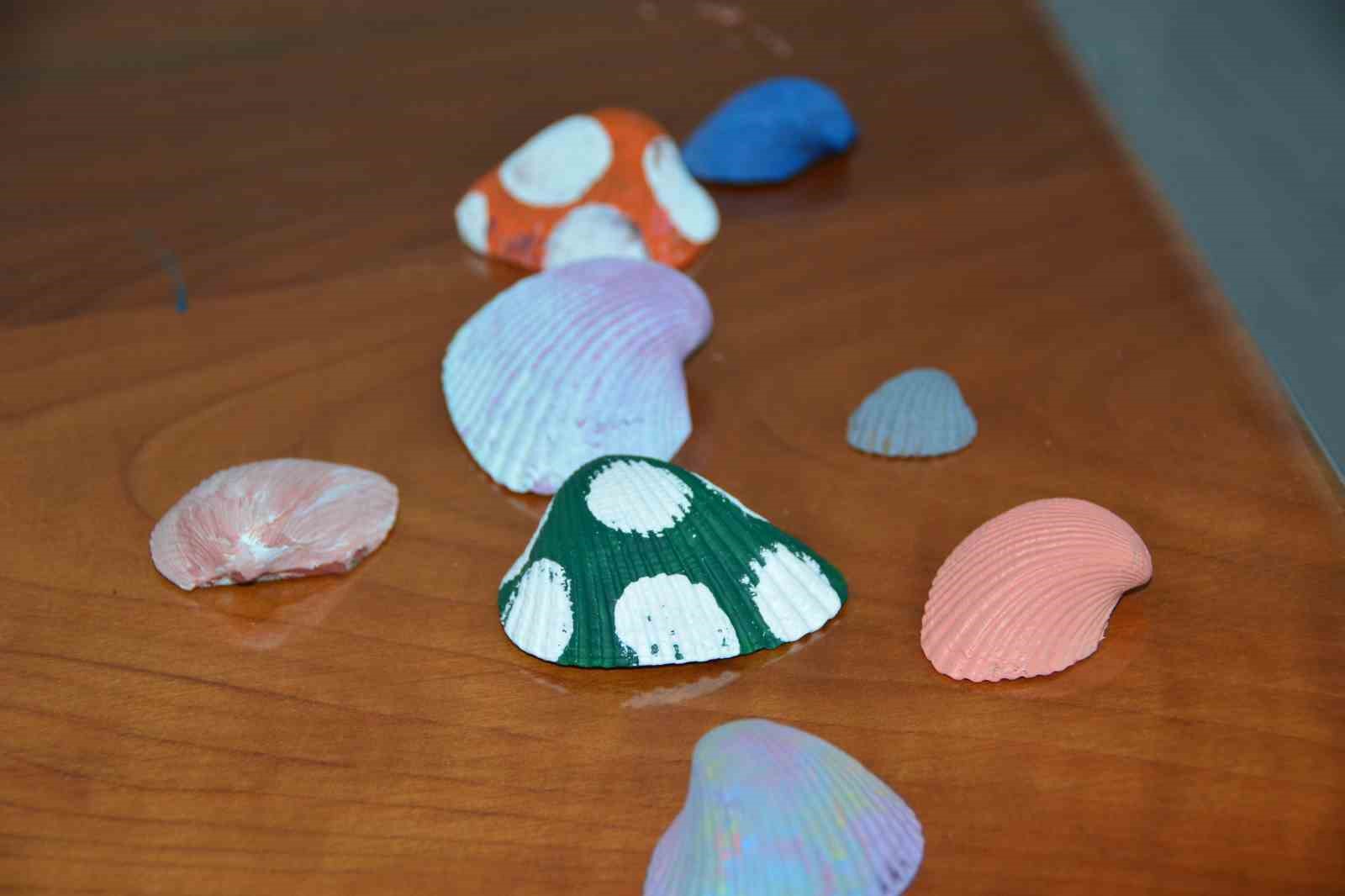 Samsunlu minik Elif Zehra, deniz kabuklarını sanat eserine dönüştürüyor