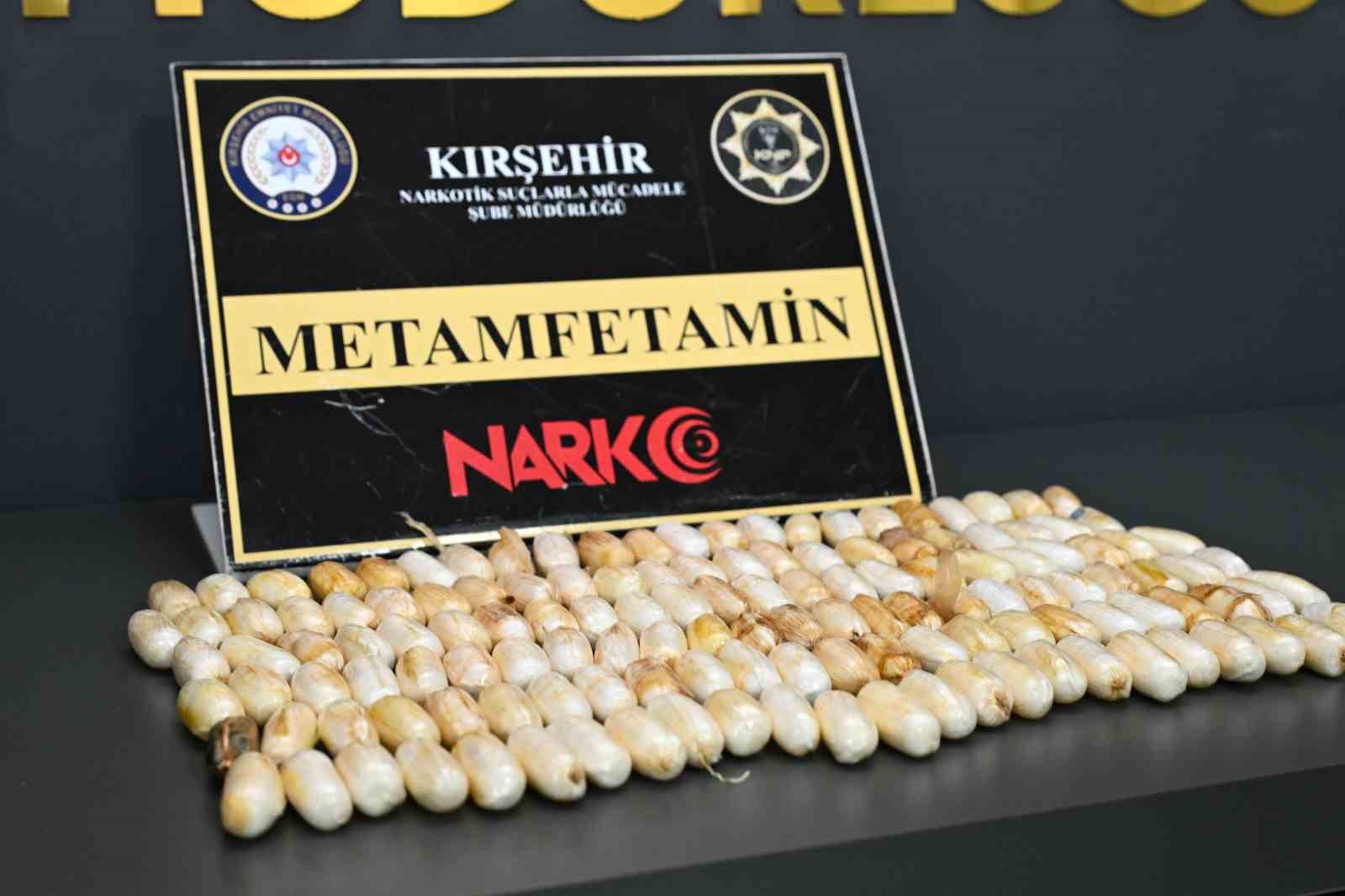 Midesinden 1 kilo uyuşturucu çıktı