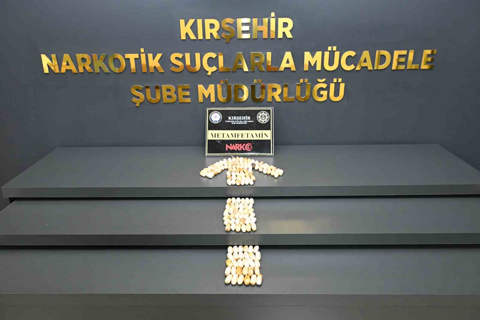 Midesinden 1 kilo uyuşturucu çıktı