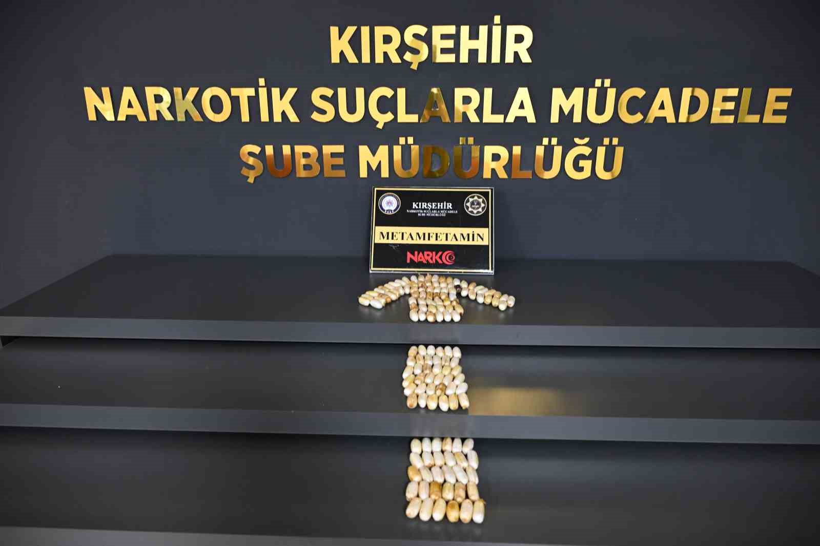 Midesinden 1 kilo uyuşturucu çıktı