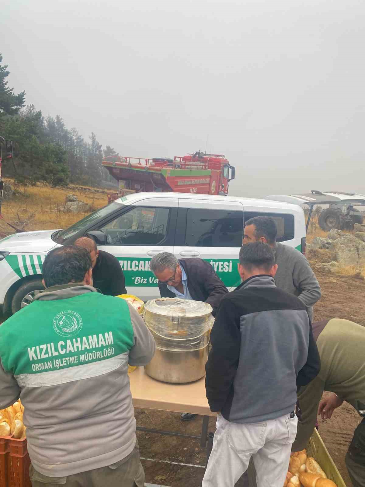 Kızılcahamam Belediyesi’nden yangın söndürme çalışmalarına destek
