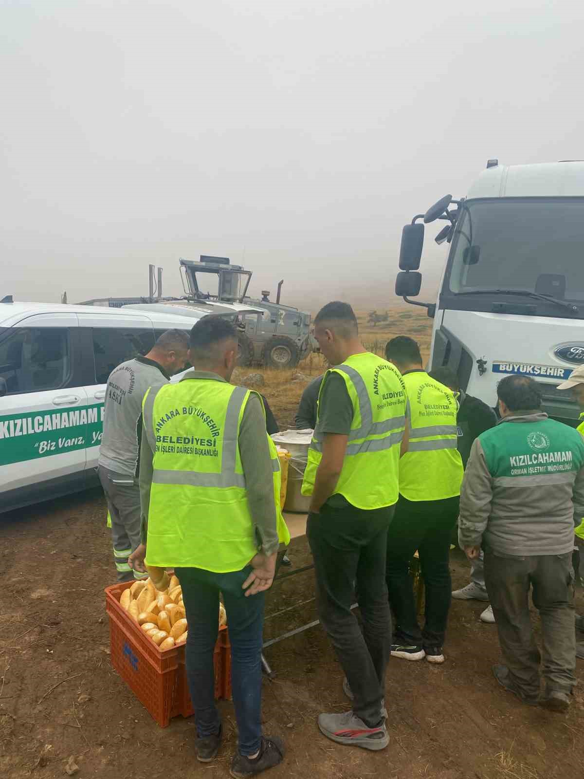 Kızılcahamam Belediyesi’nden yangın söndürme çalışmalarına destek