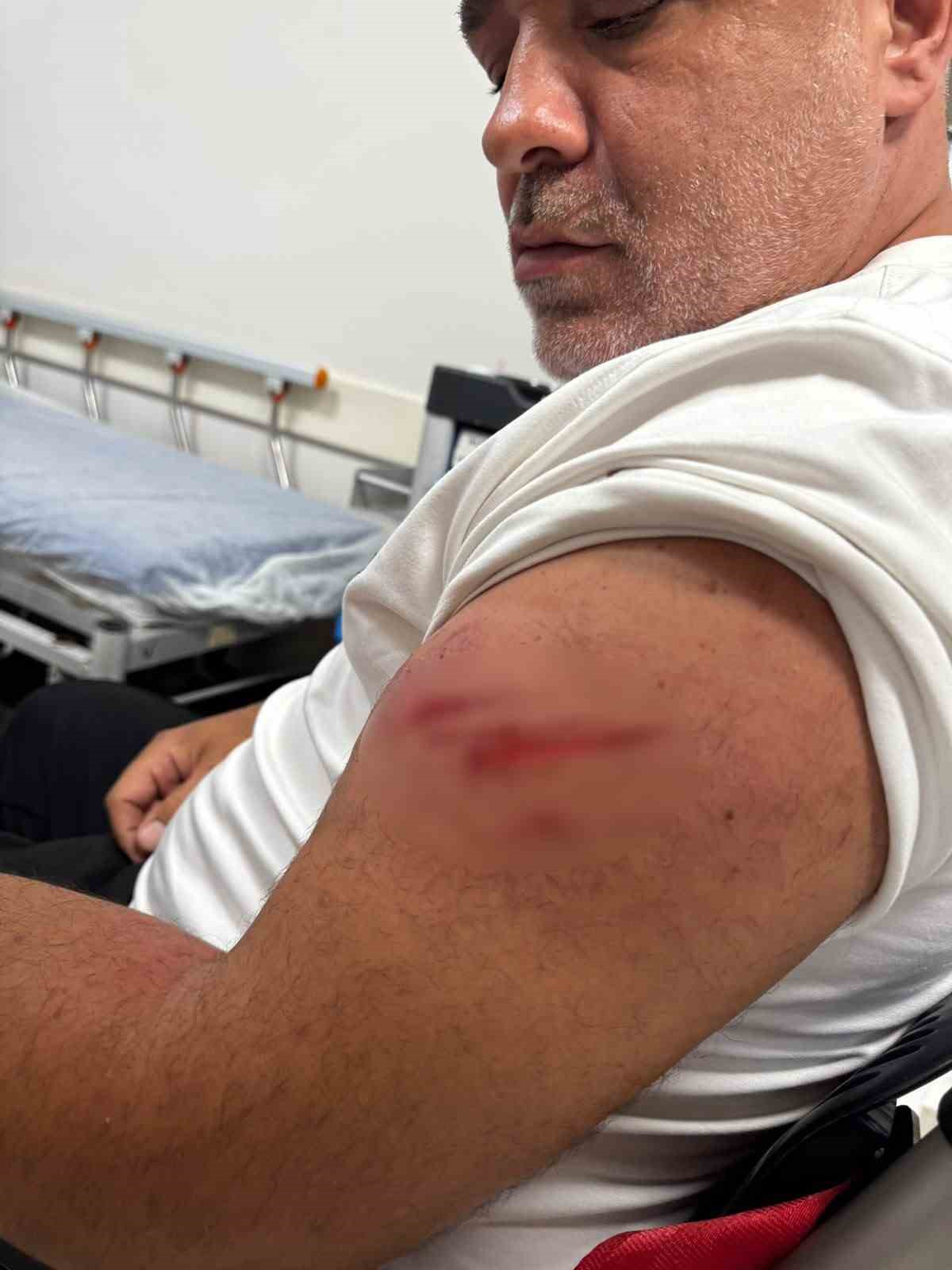 E-5’ten yan yola girmek isteyen otomobil sürücüsü motosikletliye çarptı, O anlar kamerada