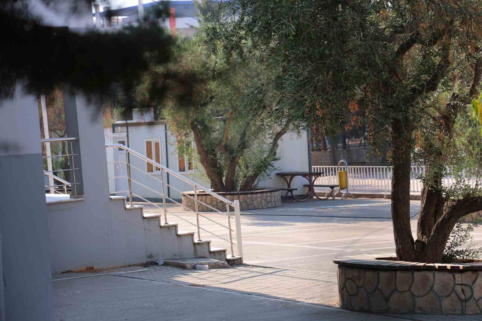 Okul saldırısının gerçekleştiği Ayser Çalık Ortaokulu yeni eğitim öğretim yılında sessiz kaldı