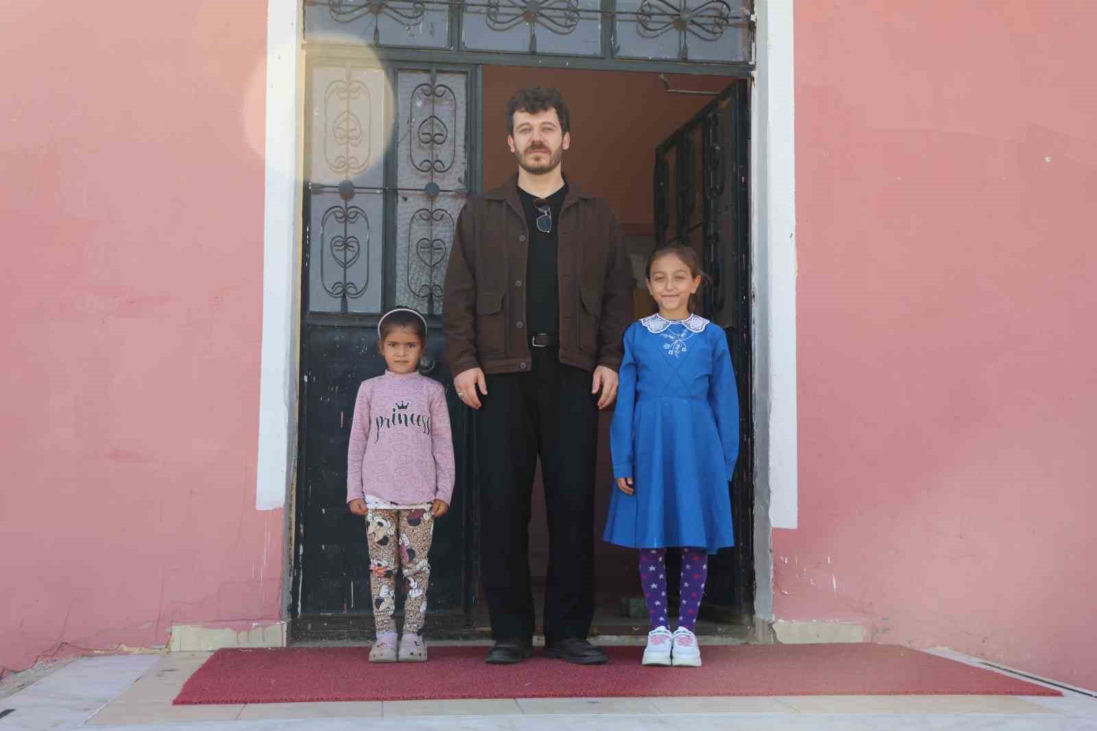 Konya’da bir ilkokulda 2 öğrenci ve 1 öğretmen için ilk ders zili çaldı