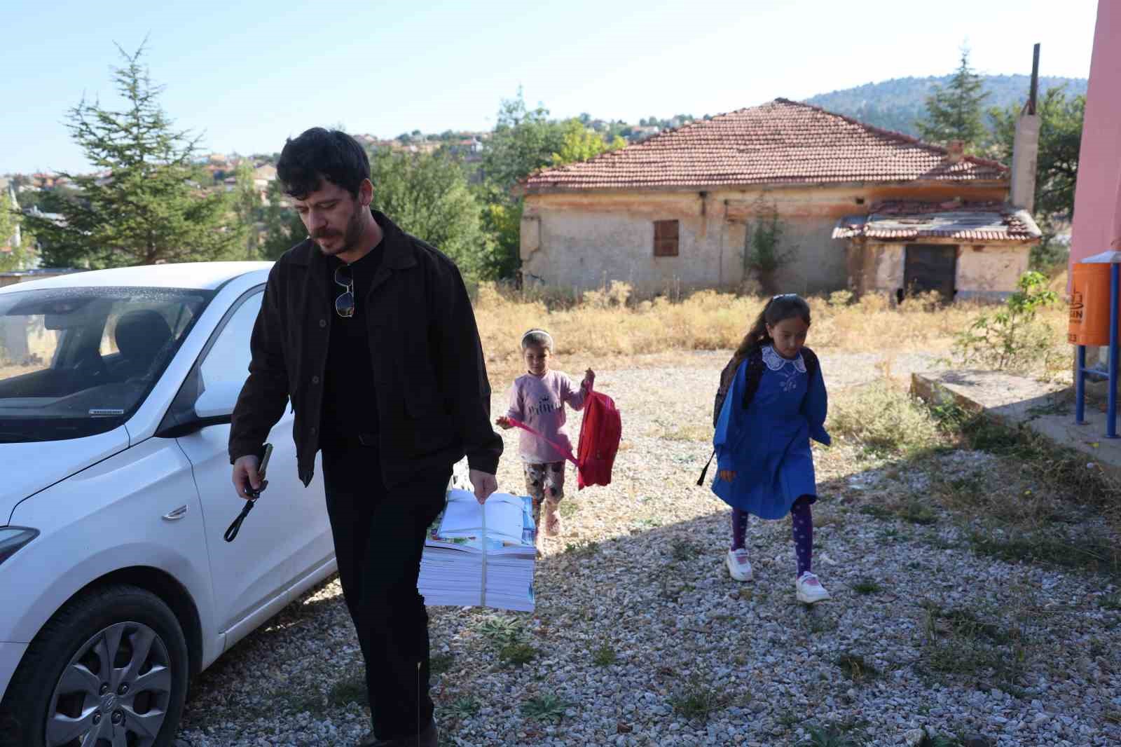 Konya’da bir ilkokulda 2 öğrenci ve 1 öğretmen için ilk ders zili çaldı