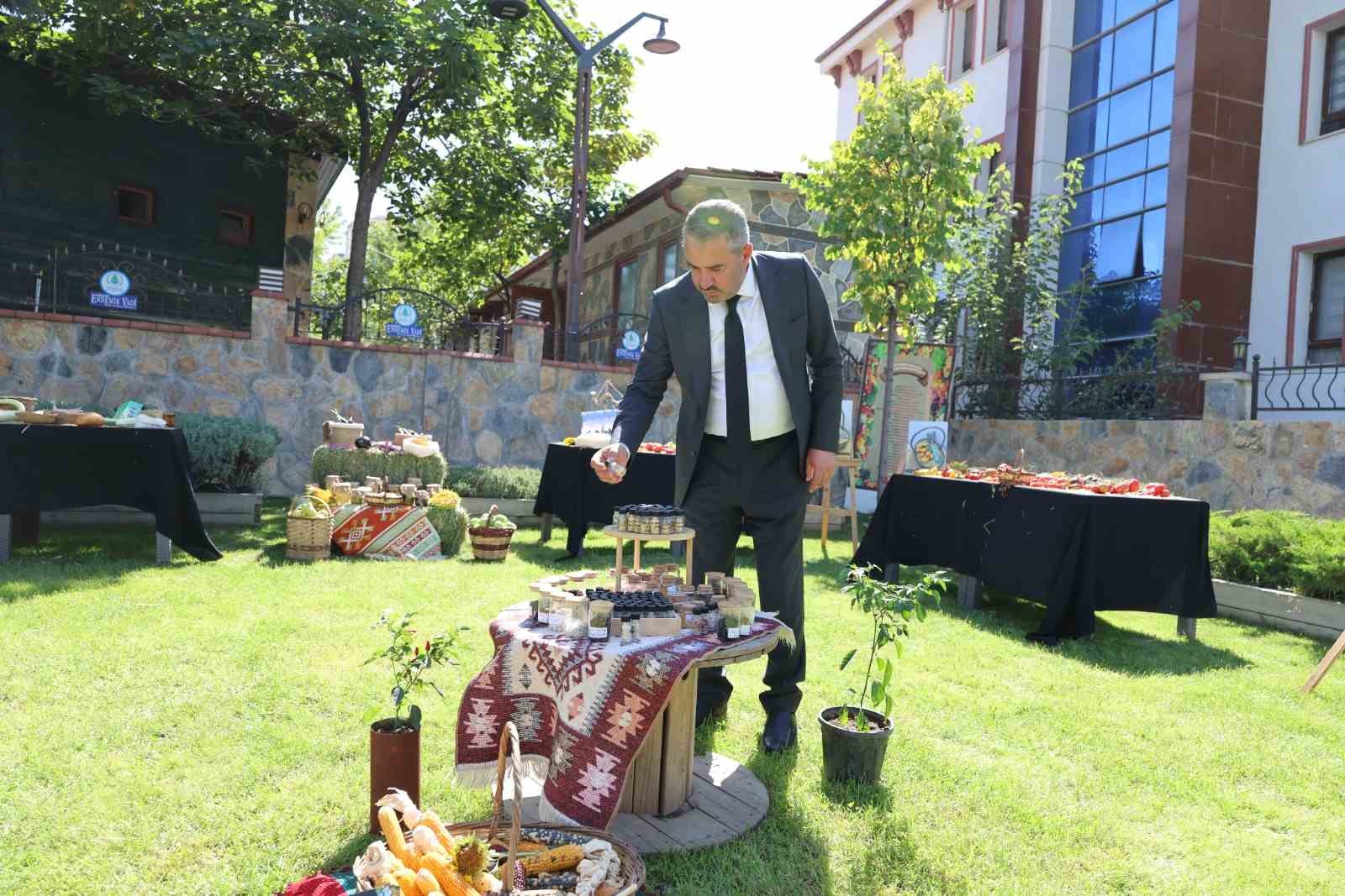 Pursaklar’da bulunan Ata Bahçesi’nde yetiştirilen sebzeler ve meyveler hasat edildi