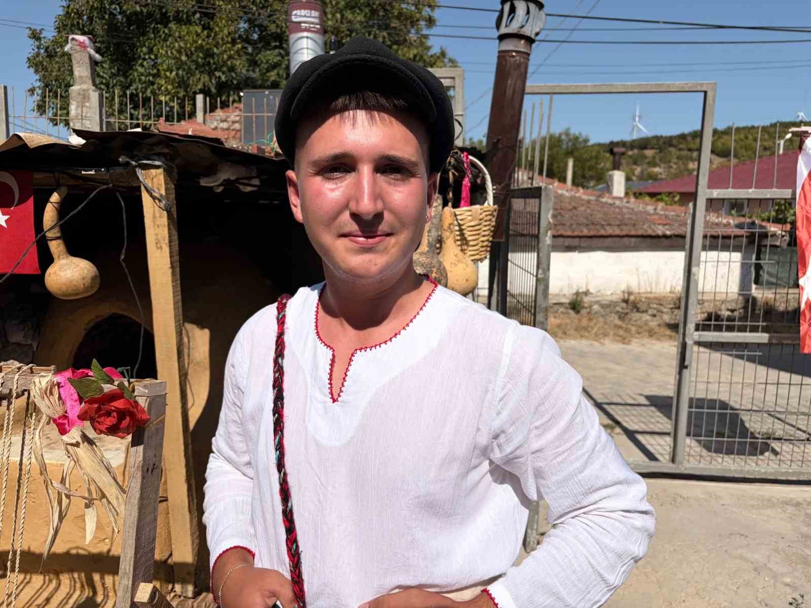 Mısır yaprağından hasır örme geleneği yaptığı dokuma tezgahıyla yeniden hayat buldu