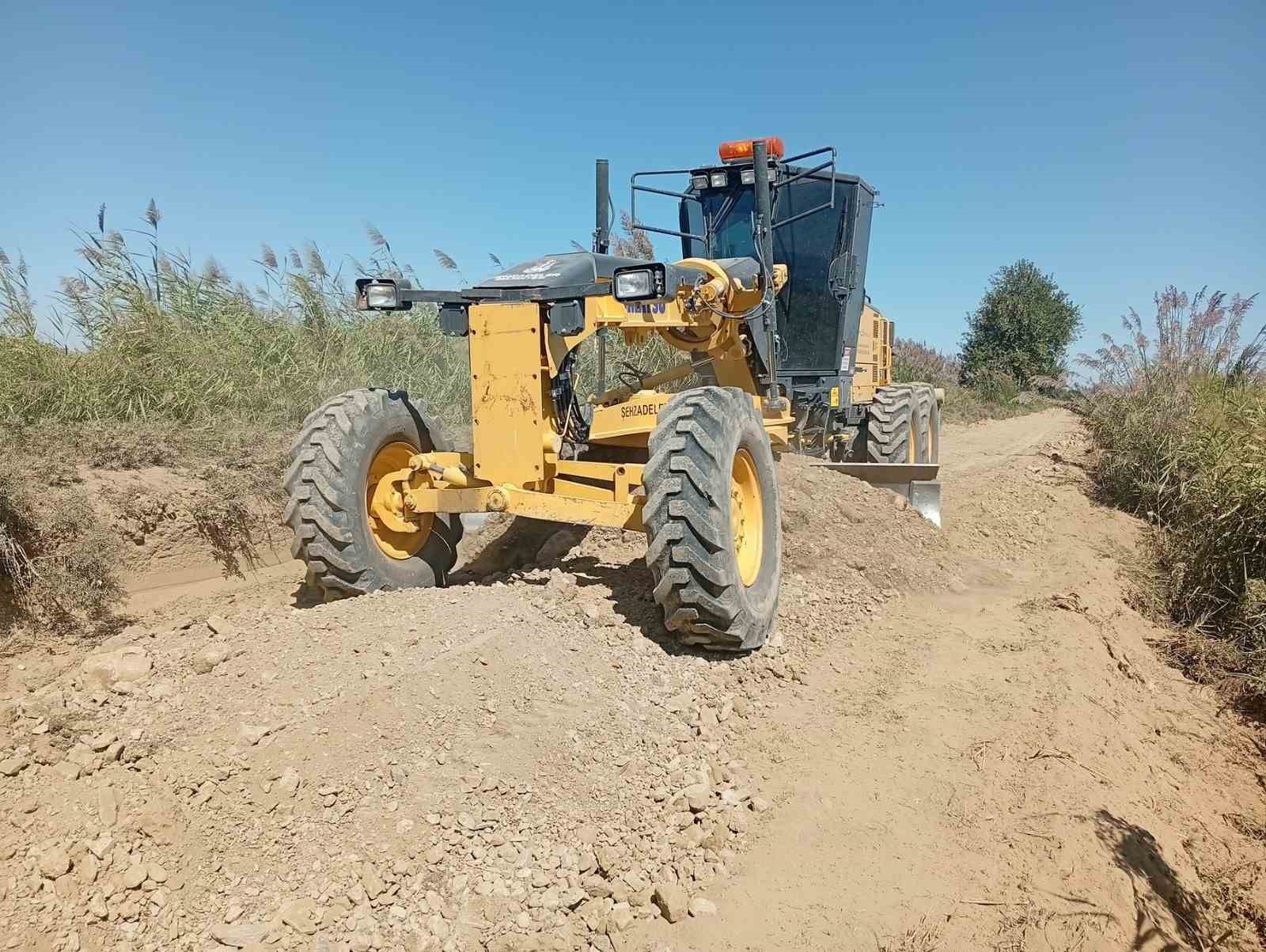 Şehzadeler’de ova yollarında çalışmaların yüzde 72’si tamamlandı