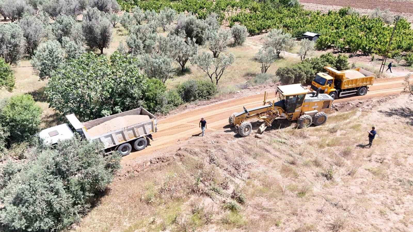 Şehzadeler’de ova yollarında çalışmaların yüzde 72’si tamamlandı