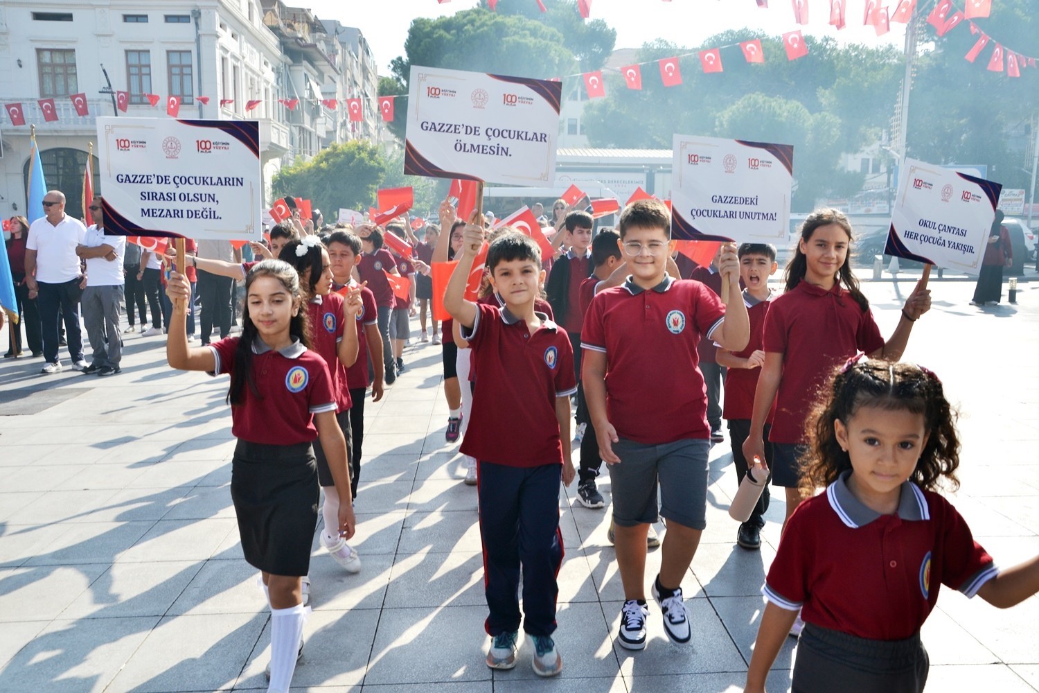 Manisa’da 270 bin öğrenci için ders zili çaldı