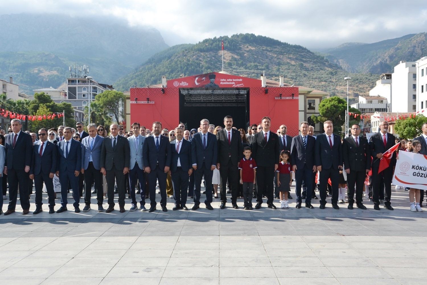 Manisa’da 270 bin öğrenci için ders zili çaldı