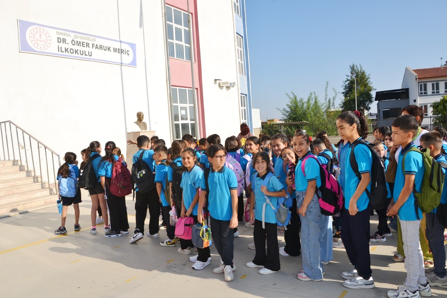 Manisa’da 270 bin öğrenci için ders zili çaldı