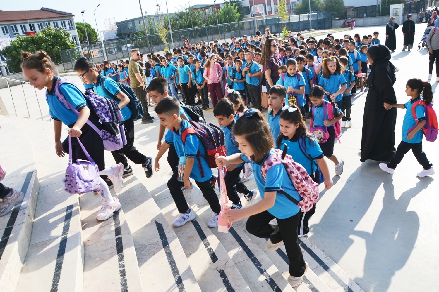 Manisa’da 270 bin öğrenci için ders zili çaldı