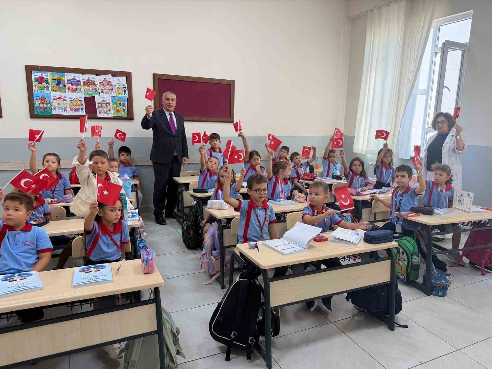 Burhaniye’de yeni eğitim yılı başladı