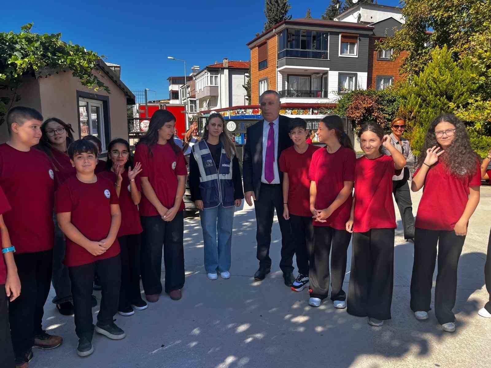 Burhaniye’de yeni eğitim yılı başladı