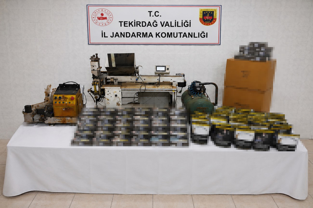 Jandarma operasyonlarında silah, uyuşturucu ve kaçak ürünler ele geçirildi