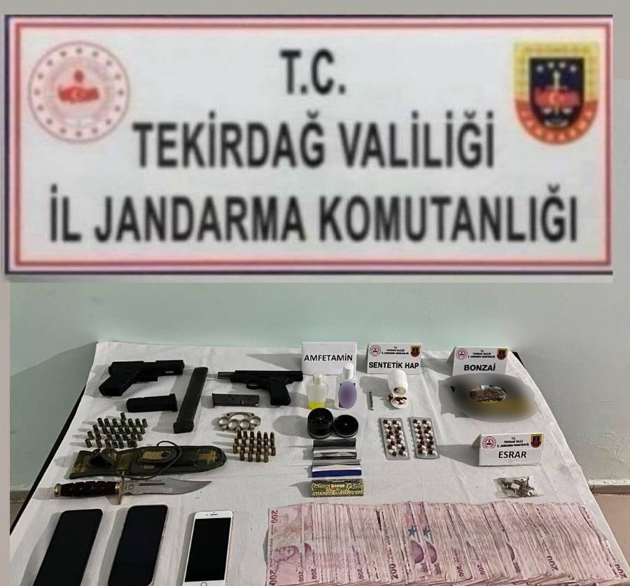 Jandarma operasyonlarında silah, uyuşturucu ve kaçak ürünler ele geçirildi