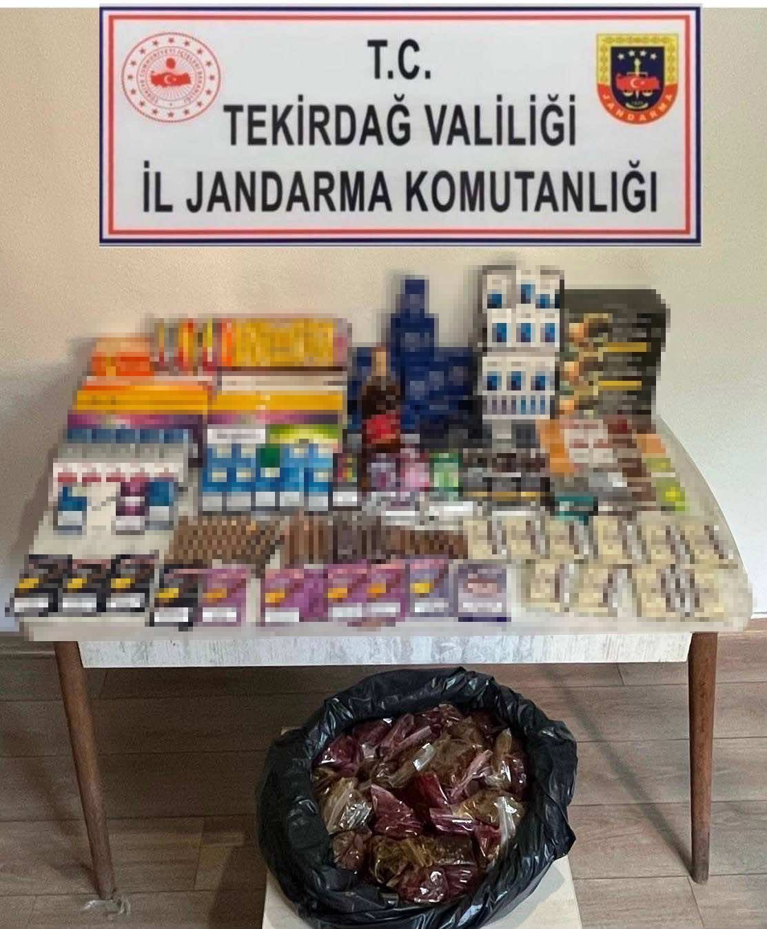 Jandarma operasyonlarında silah, uyuşturucu ve kaçak ürünler ele geçirildi