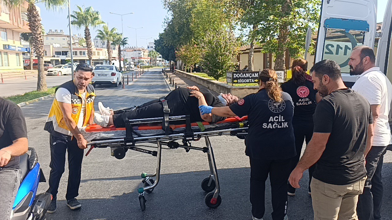 Minibüs kontrolden çıkıp kafeye daldı ölümden saniyelerle yaralı kurtuldu