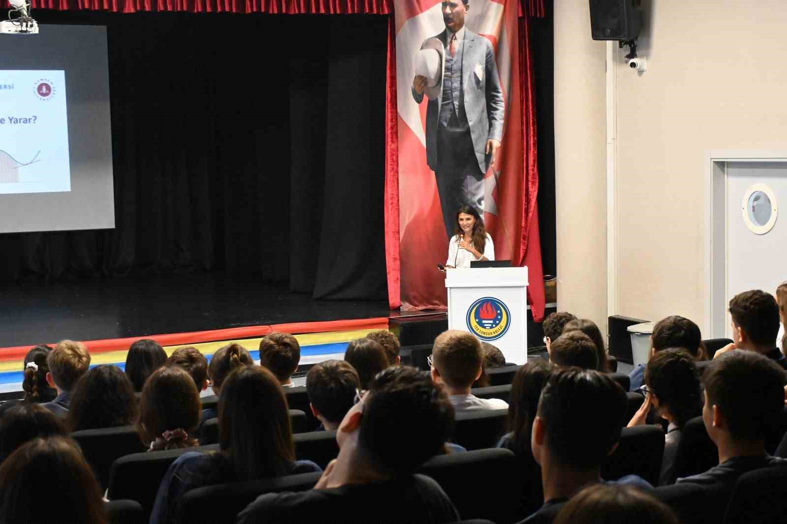 Samsun’da 30 akademisyen 30 farklı lisede ilk derse konuk oldu