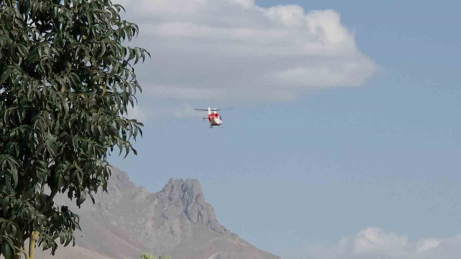 Sarılık hastası bebek ambulans helikopter ile Van’a getirildi