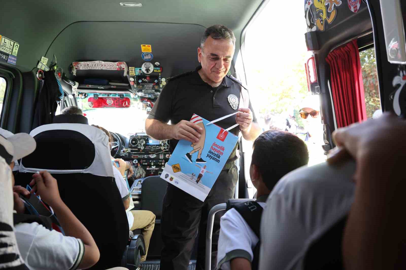 Elazığ Emniyet Müdürü Karan, öğrencilerin güvenliği için sahada