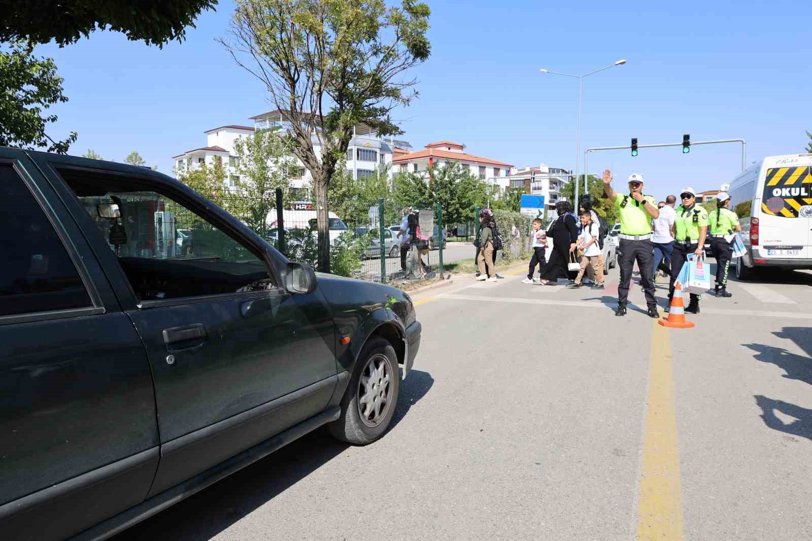 Elazığ Emniyet Müdürü Karan, öğrencilerin güvenliği için sahada