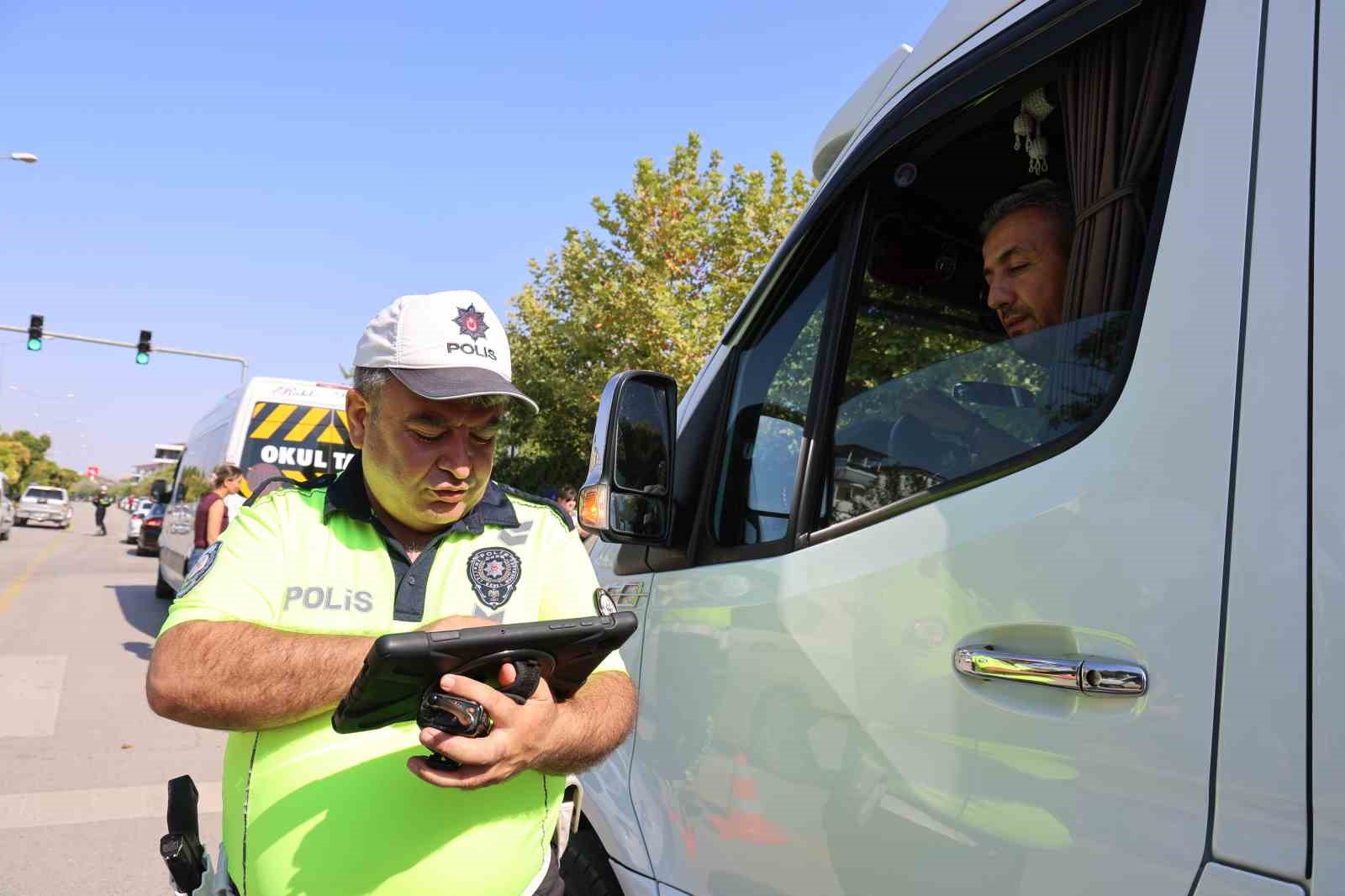 Elazığ Emniyet Müdürü Karan, öğrencilerin güvenliği için sahada