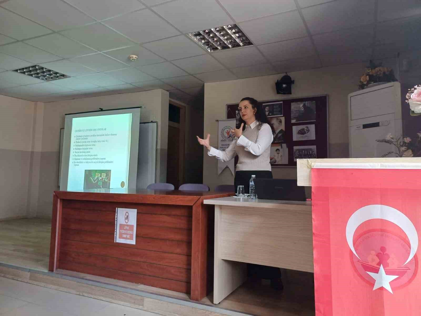 Bandırma’da Aile Yılı’nda dev eğitim hamlesi, kadınlar sanayide, veliler okulda güçleniyor
