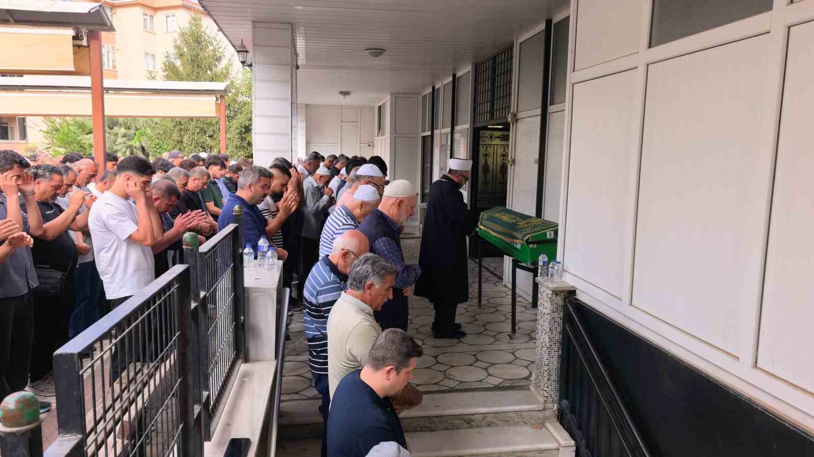Tır kazasında hayatını kaybeden gençler son yolculuğuna uğurlandı