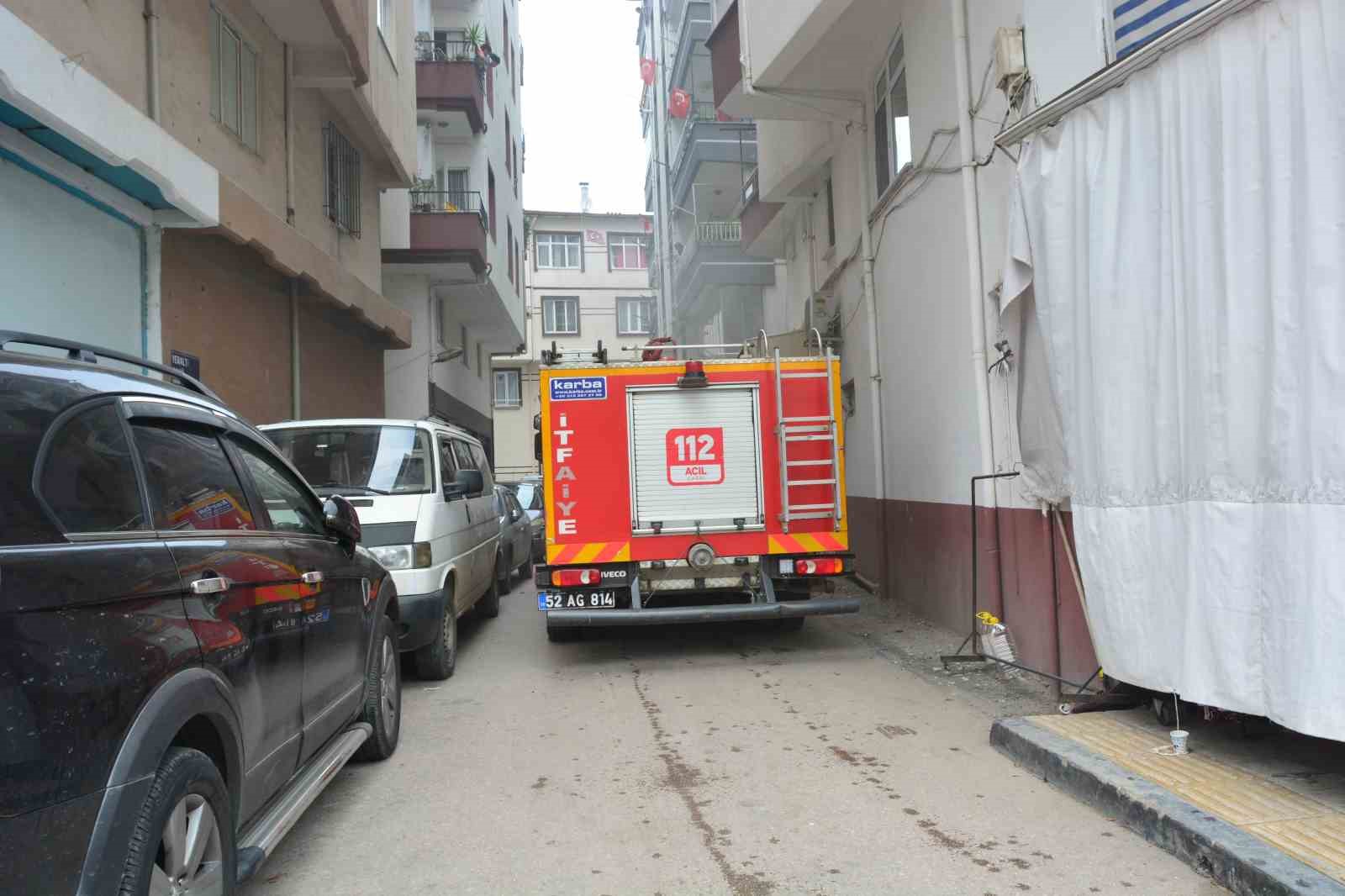 Ocakta unutulan yemek paniğe neden oldu: 1 kişi dumandan etkilendi