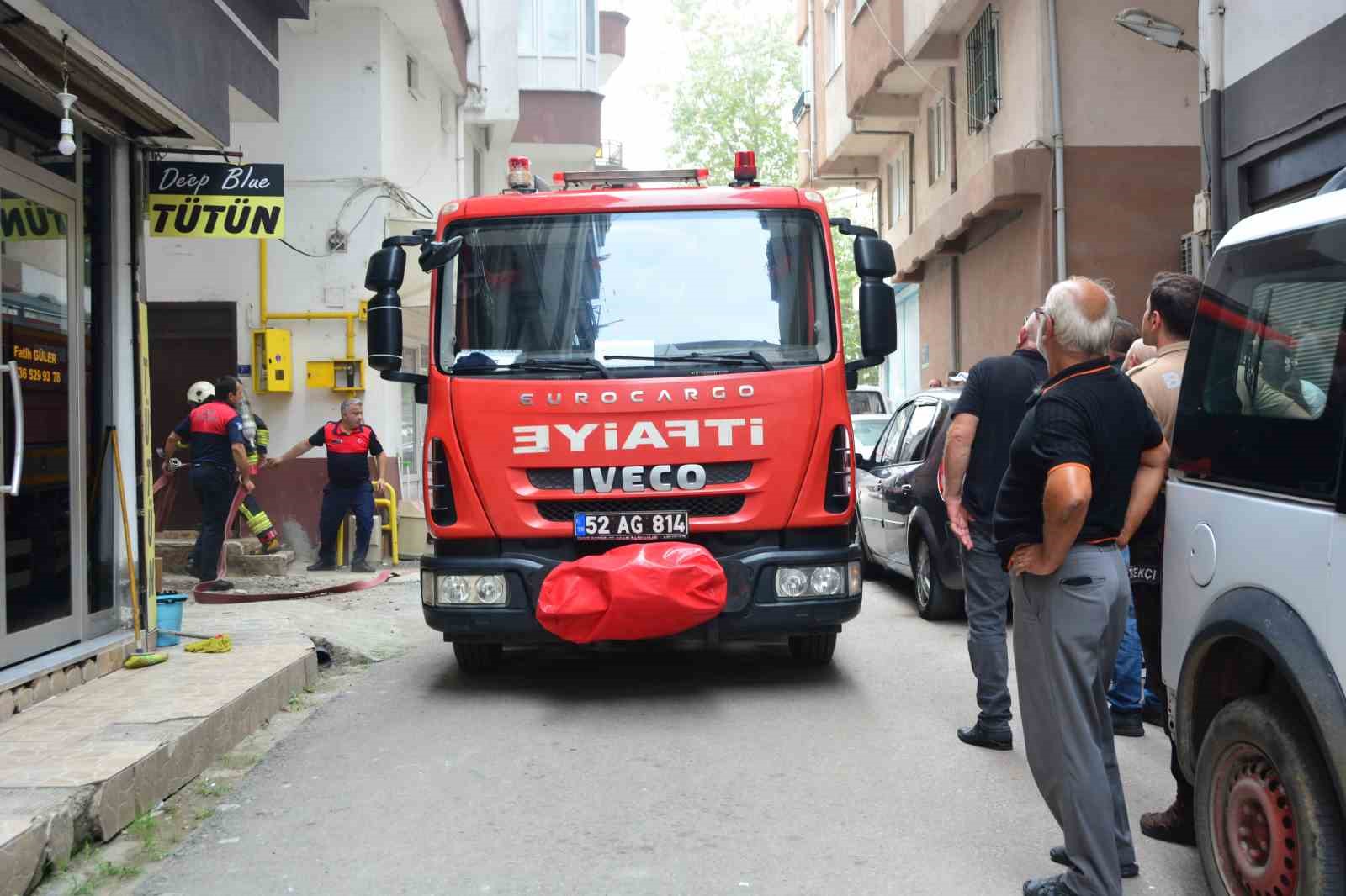 Ocakta unutulan yemek paniğe neden oldu: 1 kişi dumandan etkilendi