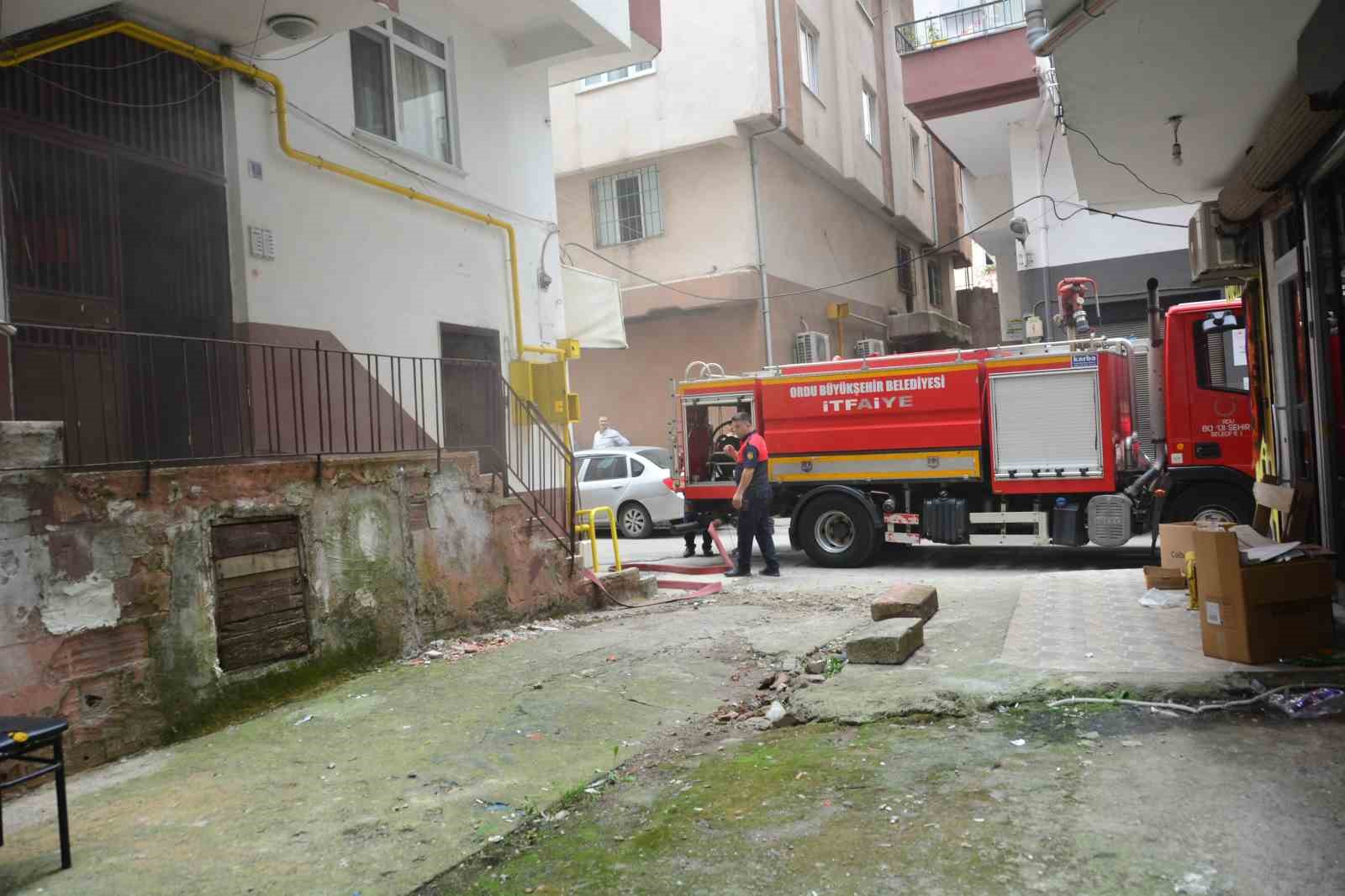 Ocakta unutulan yemek paniğe neden oldu: 1 kişi dumandan etkilendi
