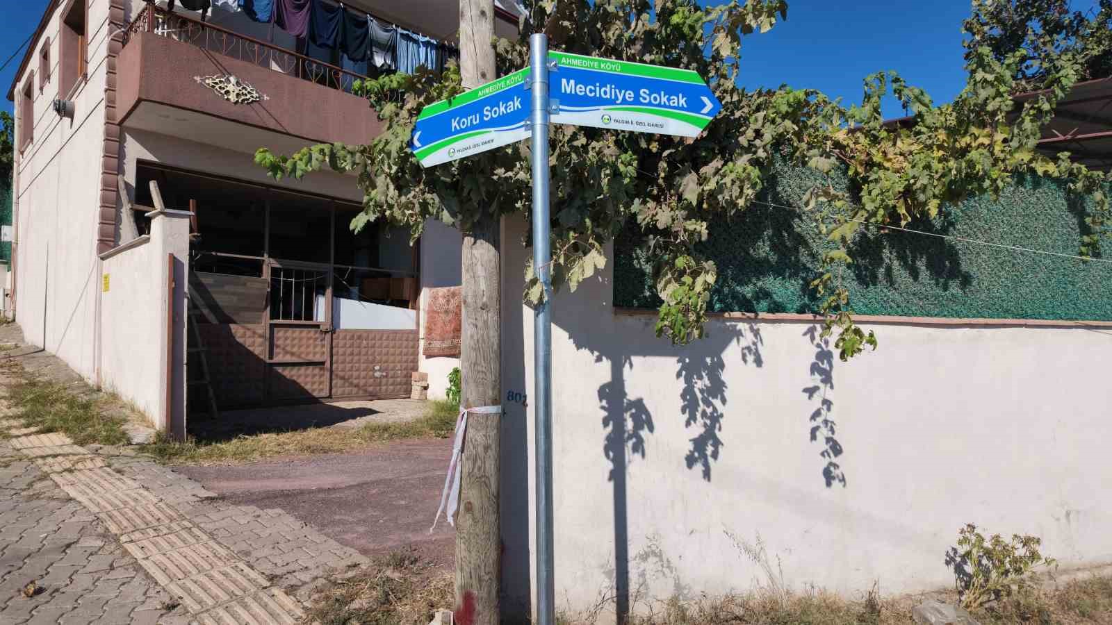 Yalova’da 4 köyde sokak tabelaları yenilendi