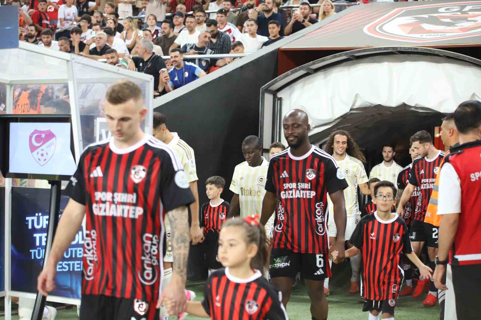 Trendyol Süper Lig: Gaziantep FK: 0 - Fenerbahçe: 0 (Maç devam ediyor)
