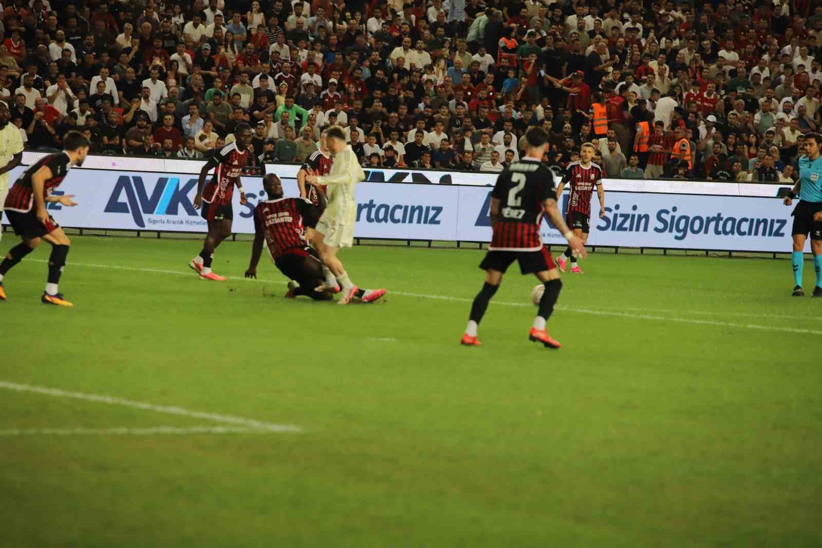 Trendyol Süper Lig: Gaziantep FK: 0 - Fenerbahçe: 0 (Maç devam ediyor)