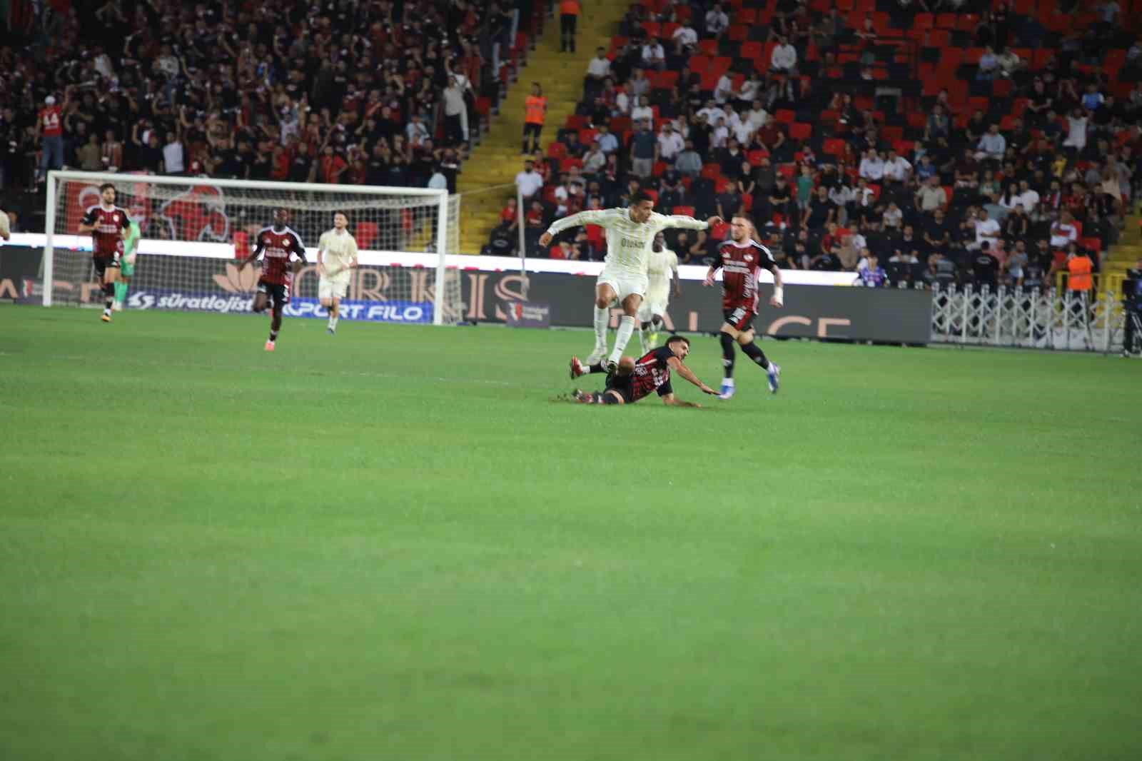 Trendyol Süper Lig: Gaziantep FK: 0 - Fenerbahçe: 0 (Maç devam ediyor)