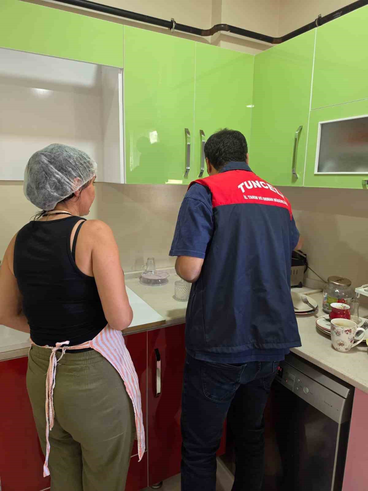 Tunceli’de okulların ilk günü gıda denetimi