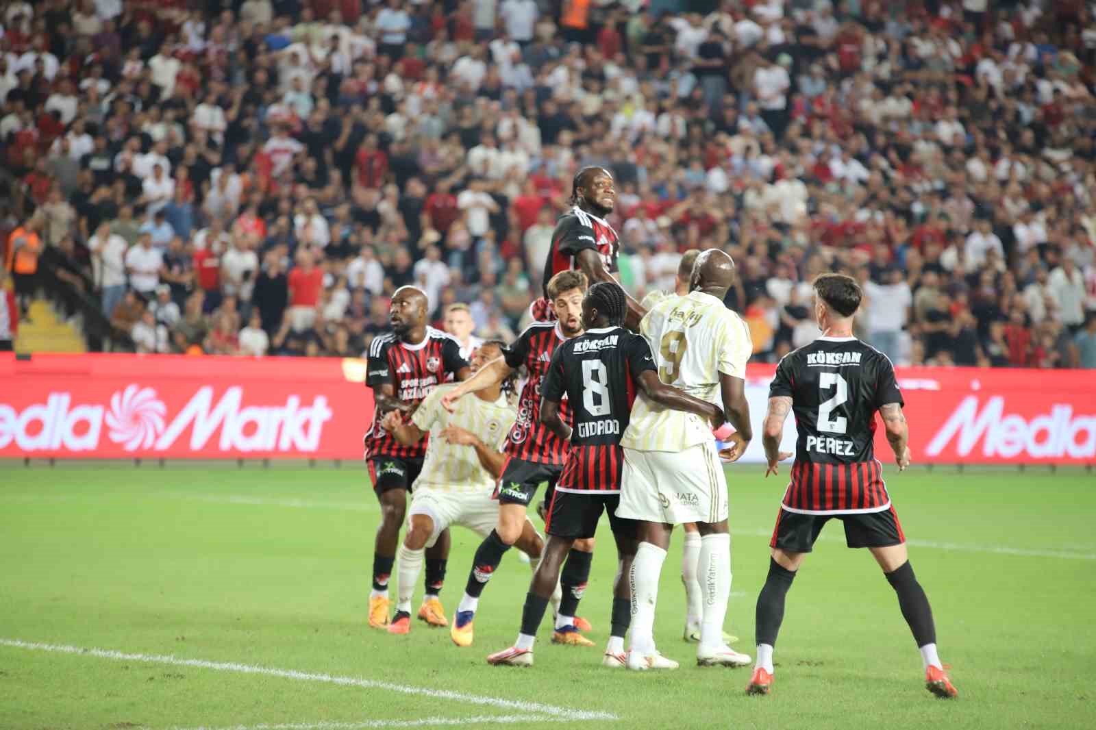 Trendyol Süper Lig: Gaziantep FK: 0 - Fenerbahçe: 0 (İlk yarı)