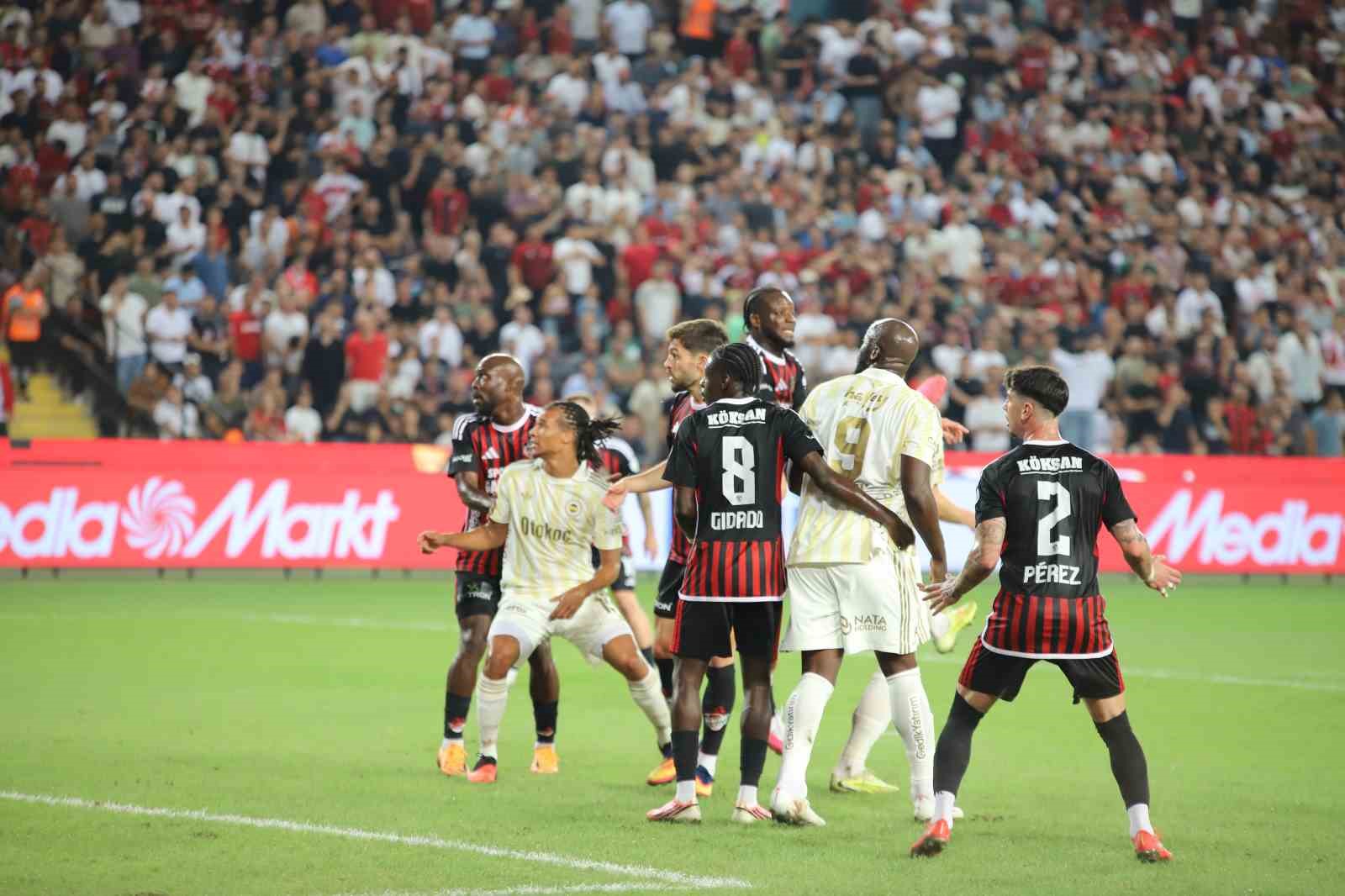 Trendyol Süper Lig: Gaziantep FK: 0 - Fenerbahçe: 0 (İlk yarı)