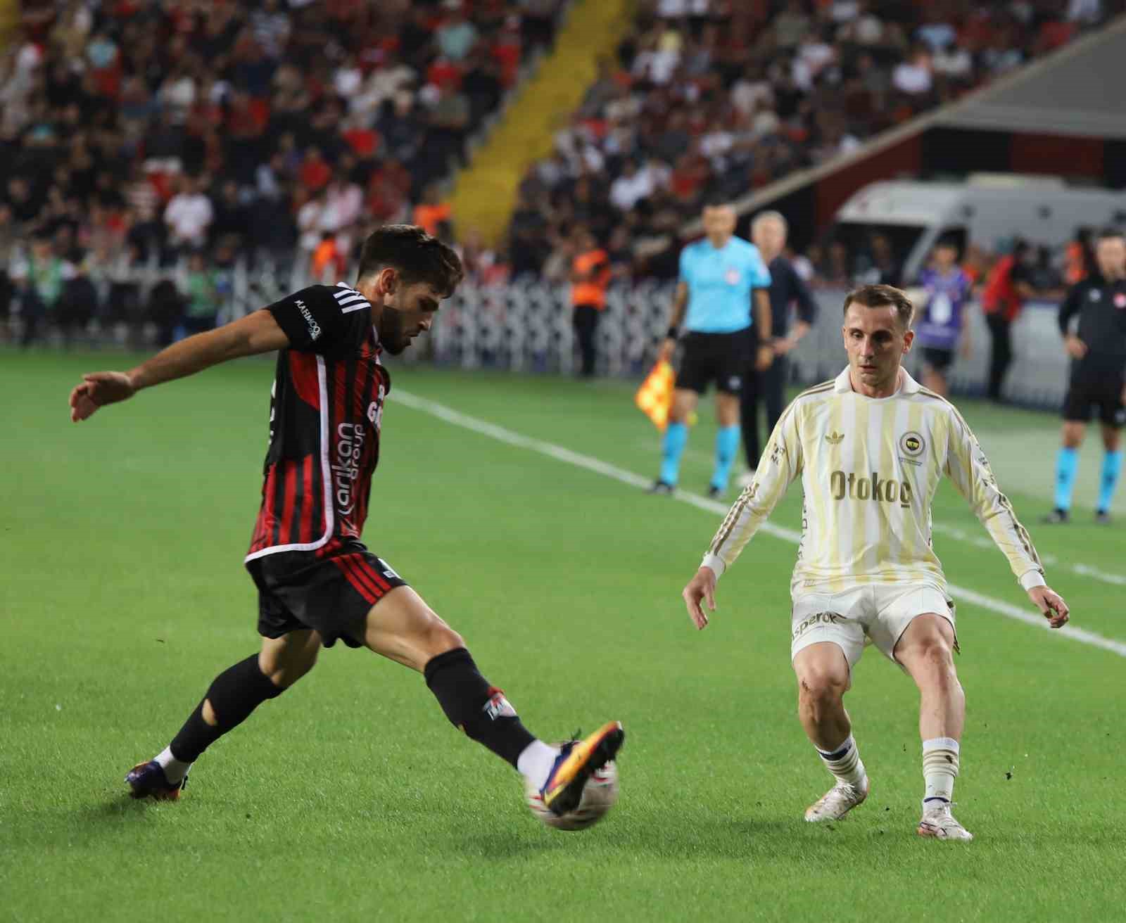 Trendyol Süper Lig: Gaziantep FK: 0 - Fenerbahçe: 0 (İlk yarı)