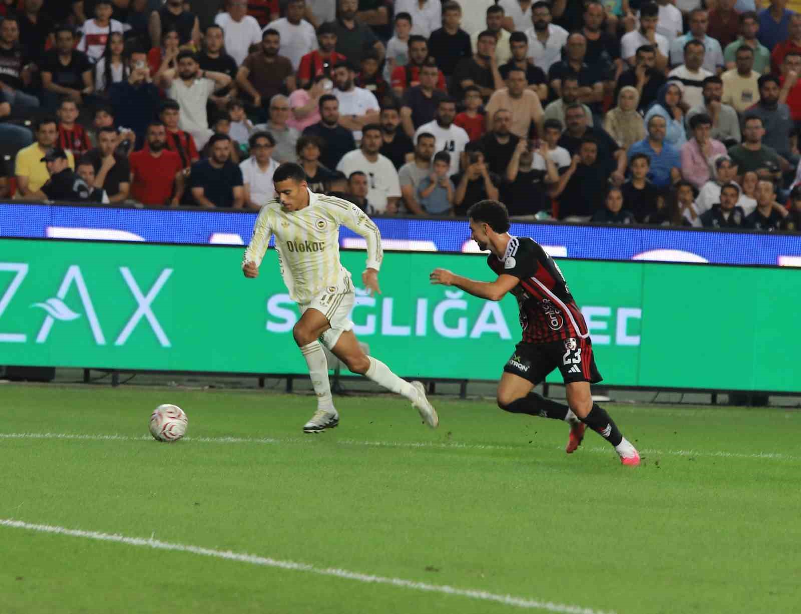 Trendyol Süper Lig: Gaziantep FK: 0 - Fenerbahçe: 0 (İlk yarı)